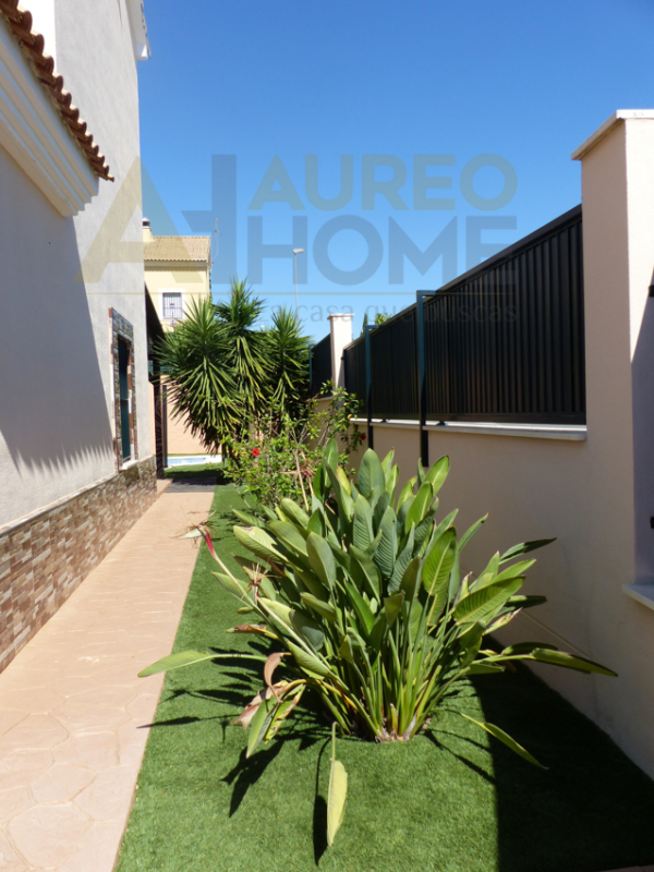 SPACIOUS AND BRIGHT HOUSE in Oromana