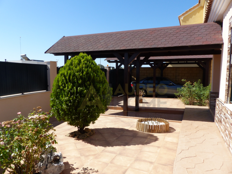 SPACIOUS AND BRIGHT HOUSE in Oromana