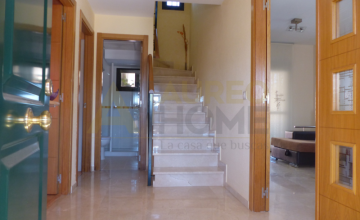 SPACIOUS AND BRIGHT HOUSE in Oromana 6