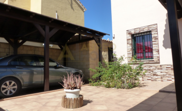 SPACIOUS AND BRIGHT HOUSE in Oromana 3