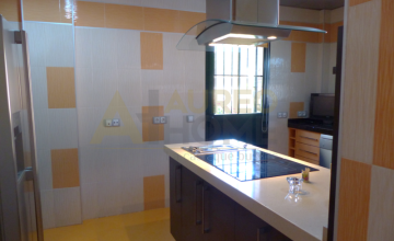 SPACIOUS AND BRIGHT HOUSE in Oromana 16