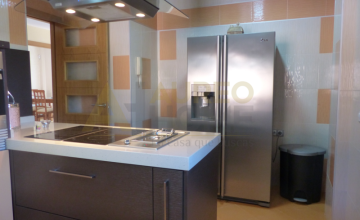 SPACIOUS AND BRIGHT HOUSE in Oromana 18