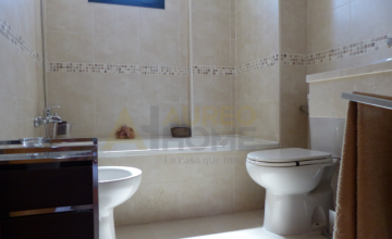 SPACIOUS AND BRIGHT HOUSE in Oromana 27