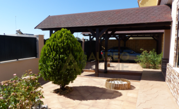 SPACIOUS AND BRIGHT HOUSE in Oromana 5