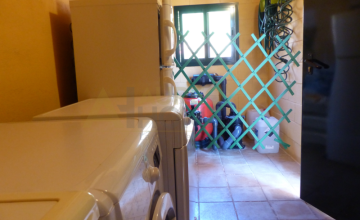 SPACIOUS AND BRIGHT HOUSE in Oromana 34