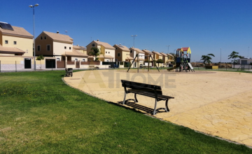 SPACIOUS AND BRIGHT HOUSE in Oromana 35