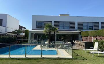 Magnificent House in FIRST LINE OF GOLF in the exclusive urbanization, "EL REAL CLUB DE GOLF SEVILLA" 71