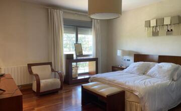 Magnificent House in FIRST LINE OF GOLF in the exclusive urbanization, "EL REAL CLUB DE GOLF SEVILLA" 46