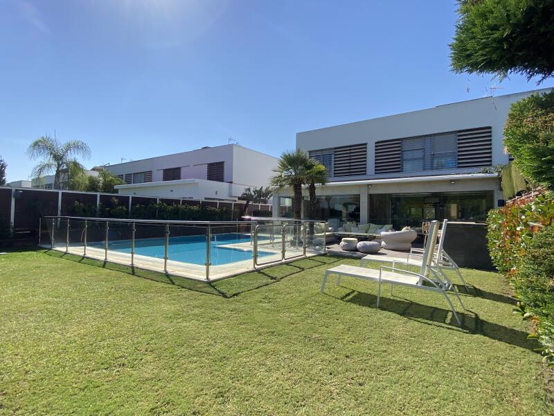 Magnificent House in FIRST LINE OF GOLF in the exclusive urbanization, "EL REAL CLUB DE GOLF SEVILLA"