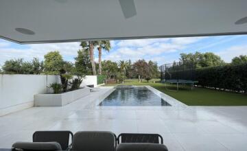 SPECTACULAR VILLA ON THE FIRST LINE OF THE GOLF COURSE 9