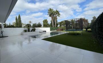 SPECTACULAR VILLA ON THE FIRST LINE OF THE GOLF COURSE 8