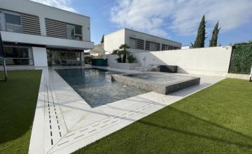 SPECTACULAR VILLA ON THE FIRST LINE OF THE GOLF COURSE 5