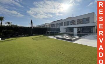 SPECTACULAR VILLA ON THE FIRST LINE OF THE GOLF COURSE 2