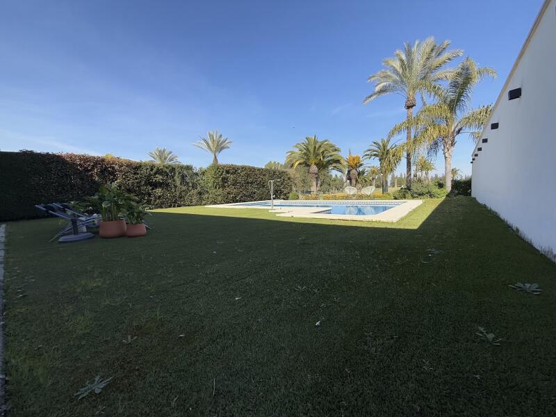 SPECTACULAR VILLA FOR SALE ON THE FIRST LINE OF THE SEVILLE GOLF COURSE