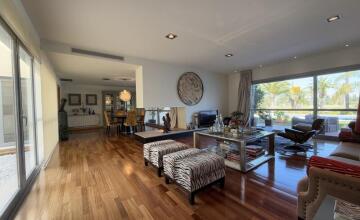 SPECTACULAR VILLA FOR SALE ON THE FIRST LINE OF THE SEVILLE GOLF COURSE 10