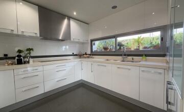 SPECTACULAR VILLA FOR SALE ON THE FIRST LINE OF THE SEVILLE GOLF COURSE 14