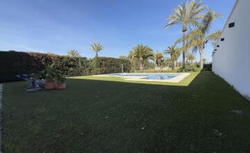 SPECTACULAR VILLA FOR SALE ON THE FIRST LINE OF THE SEVILLE GOLF COURSE 4