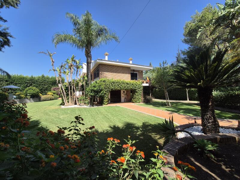 MAGNIFICO CHALET INDEPENDIENTE EN TORREQUINTO