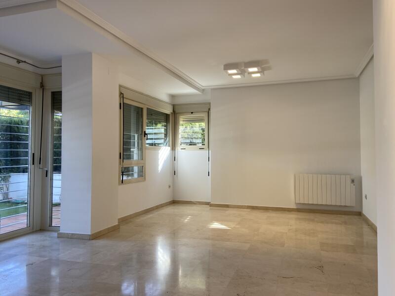 Chalet pareado en la fabulosa urbanización Residencial Sevilla Golf