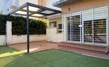 Chalet pareado en la fabulosa urbanización Residencial Sevilla Golf 30