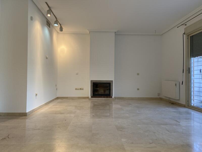 Chalet pareado en la fabulosa urbanización Residencial Sevilla Golf