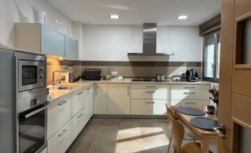 Luminoso Chalet Independiente en Urbanización Privada Torrequinto 15