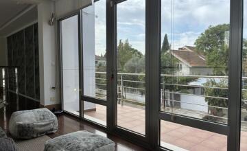 Luminoso Chalet Independiente en Urbanización Privada Torrequinto 26