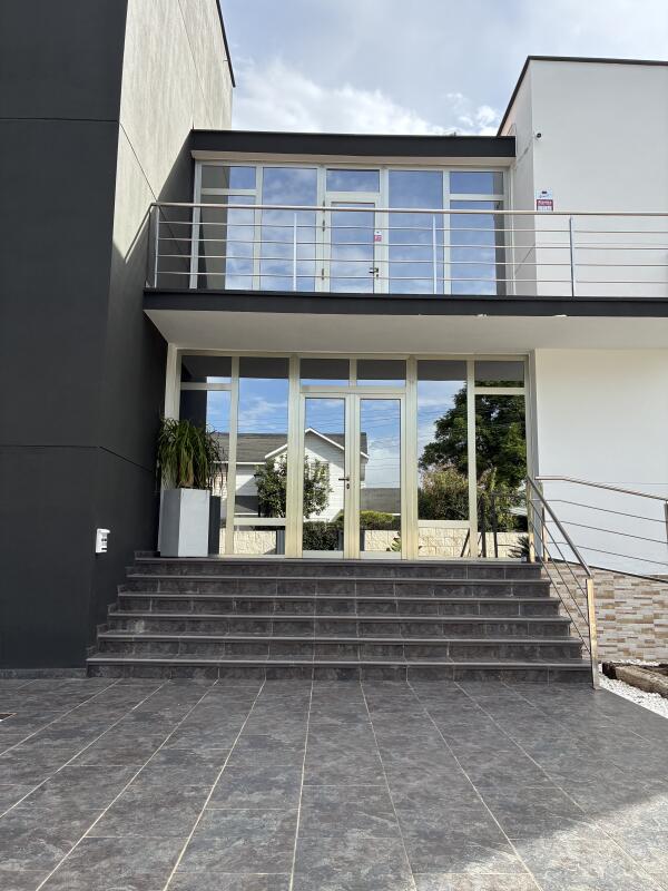 Luminoso Chalet Independiente en Urbanización Privada Torrequinto