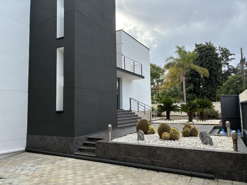 Luminoso Chalet Independiente en Urbanización Privada Torrequinto