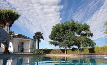 Espectacular Chalet Rústico Independiente en Amplia Parcela 9