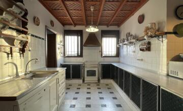 Espectacular Chalet Rústico Independiente en Amplia Parcela 13