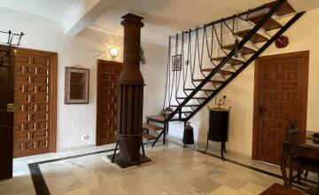 Espectacular Chalet Rústico Independiente en Amplia Parcela 16