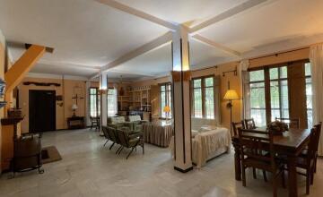 Espectacular Chalet Rústico Independiente en Amplia Parcela 11