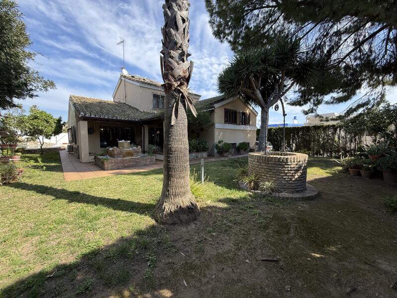 Chalet independiente en Urbanización Villares Altos Sevilla