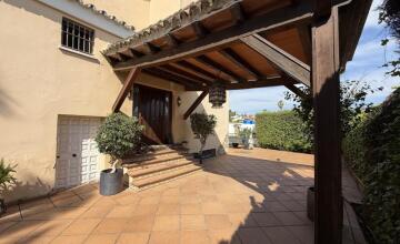 Chalet independiente en Urbanización Villares Altos Sevilla 9