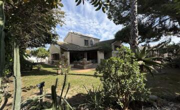 Chalet independiente en Urbanización Villares Altos Sevilla 4