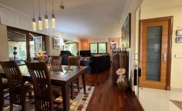 Chalet independiente en Urbanización Villares Altos Sevilla 18