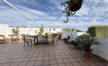 Chalet independiente en Urbanización Villares Altos Sevilla 12