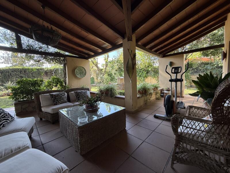 Chalet independiente en Urbanización Villares Altos Sevilla