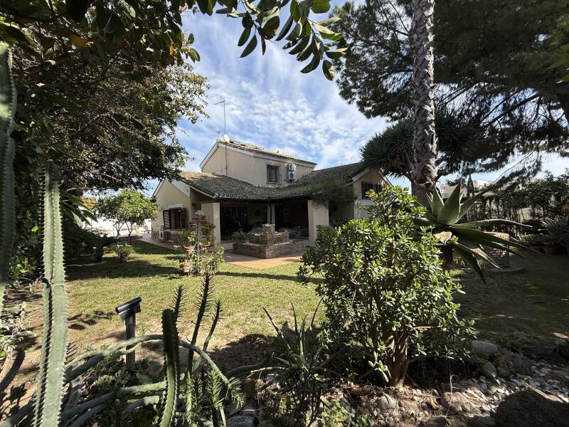 Chalet independiente en Urbanización Villares Altos Sevilla