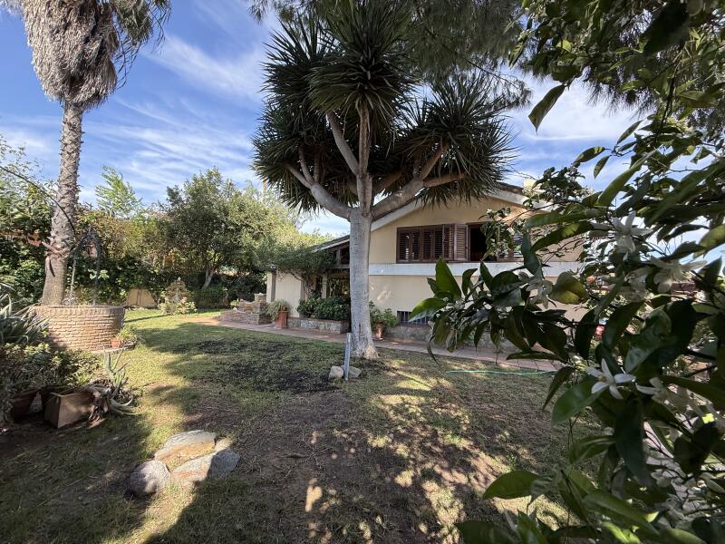 Chalet independiente en Urbanización Villares Altos Sevilla