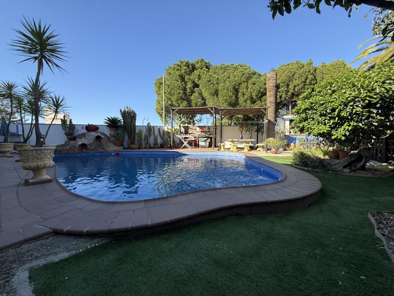 Chalet independiente en Urbanización Los Cerros de Montequinto