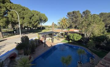 Chalet independiente en Urbanización Los Cerros de Montequinto 1