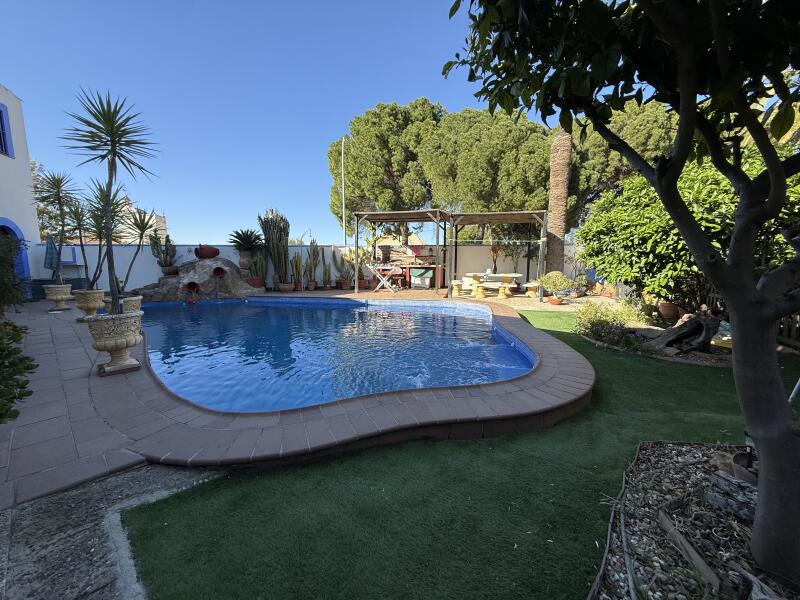 Chalet independiente en Urbanización Los Cerros de Montequinto