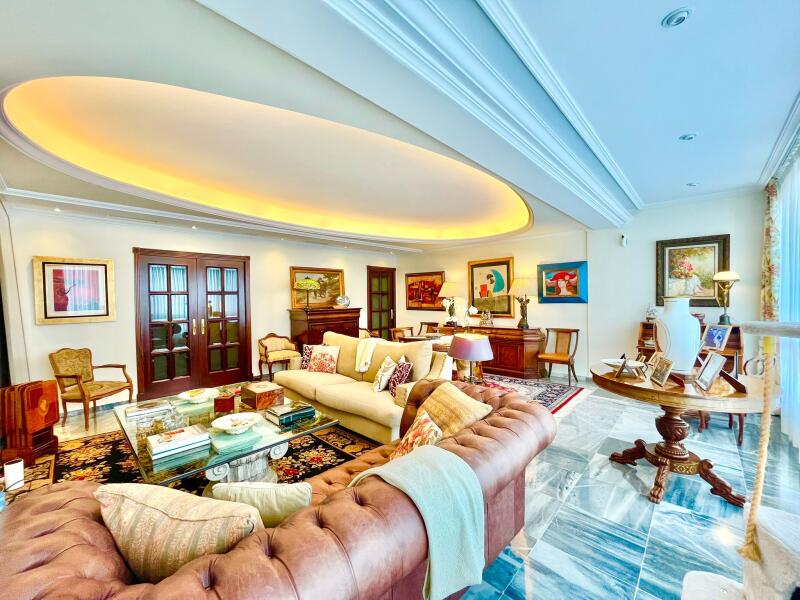 Amplio Piso con Vistas de Altura en Virgen de Luján, Remedios