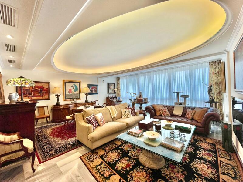 Amplio Piso con Vistas de Altura en Virgen de Luján, Remedios