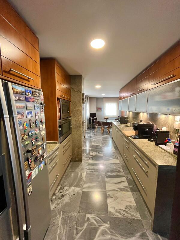 Amplio Piso con Vistas de Altura en Virgen de Luján, Remedios