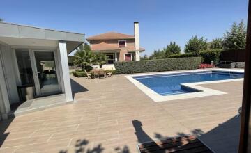 Elegancia, privacidad y bienestar en una de las urbanizaciones más exclusivas de Valladolid. 28