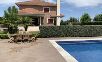 Elegancia, privacidad y bienestar en una de las urbanizaciones más exclusivas de Valladolid. 30