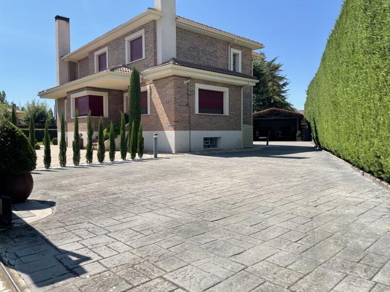 Elegancia, privacidad y bienestar en una de las urbanizaciones más exclusivas de Valladolid.